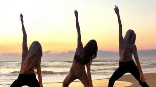 Yoga lessen op het strand in Noordwijk