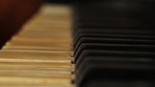 Pianoles aan huis / Piano classes at your home!